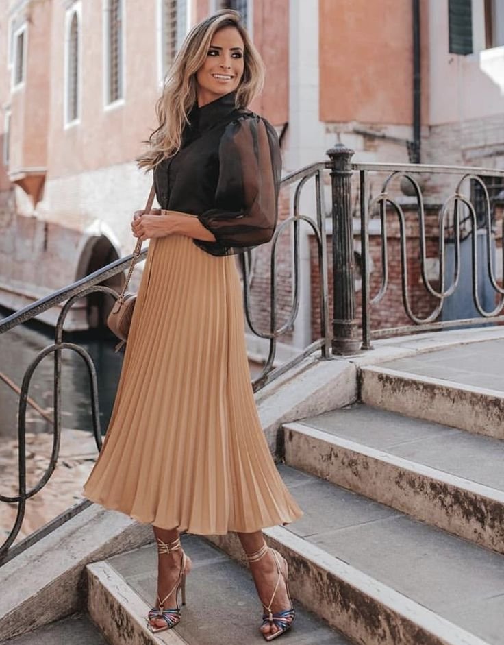 Saia midi plissada com blusa